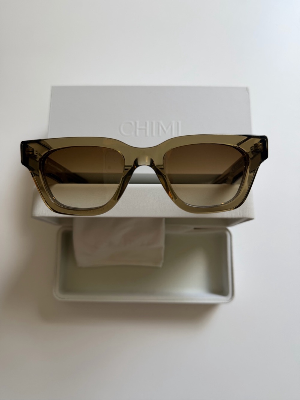 Chimi Core 11 olive green sunglasses
